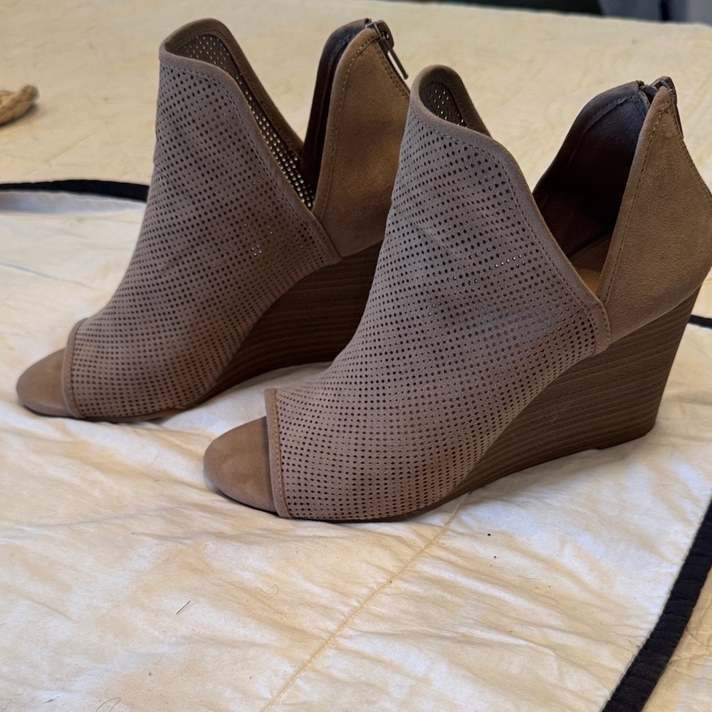 New Directions Women’s 8.5 Taupe Peep Toe Wedge Booties Perforated
